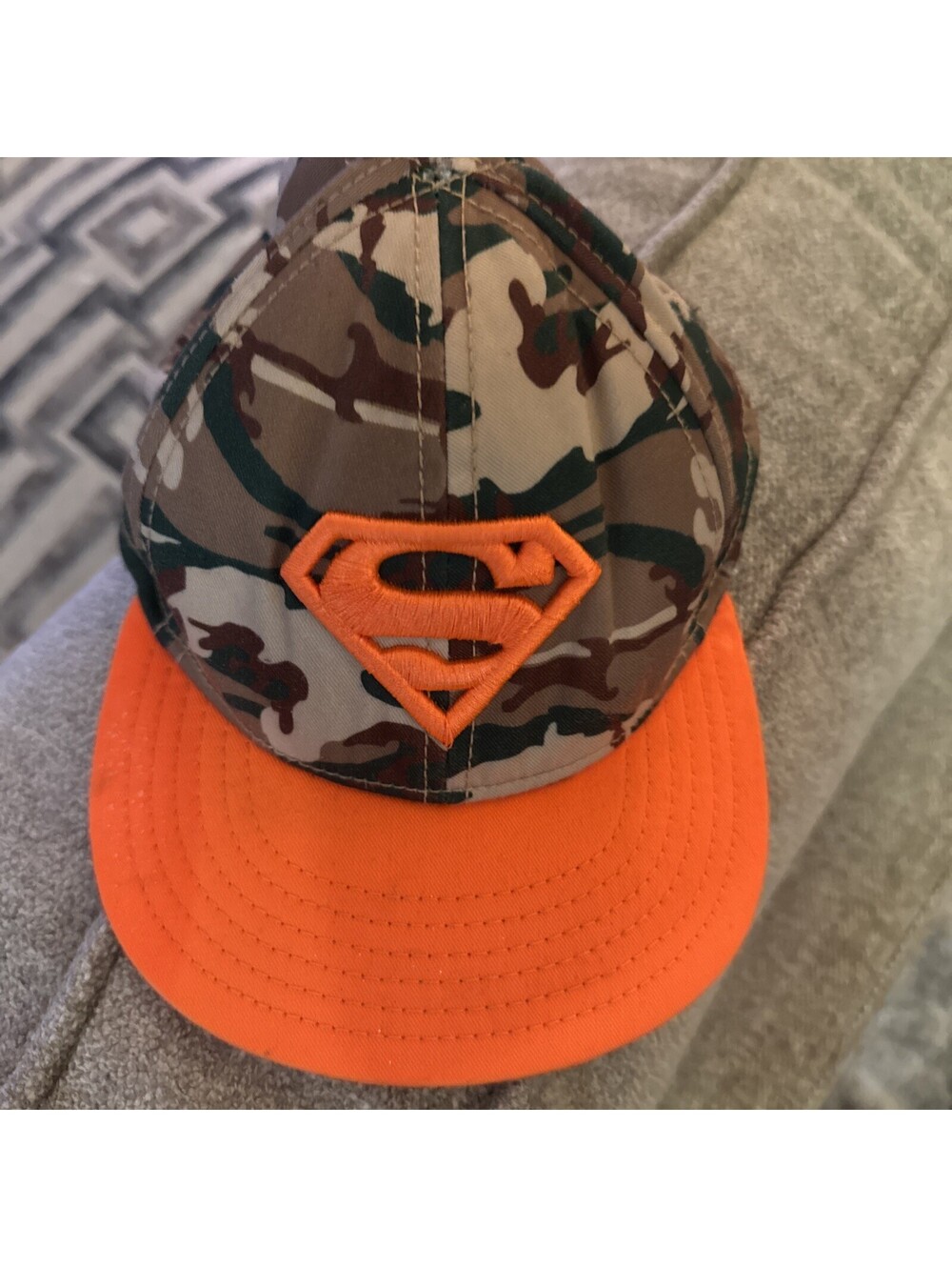 Under Armour Superman Youth S/M Baseball Cap Hat Camo and Deer Hunters Orange